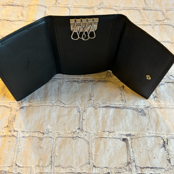 AMIE BLACK LEATHER TRIFOLD WITH KEY ATTACHMENT MENS WALLET - Picture 5 of 7